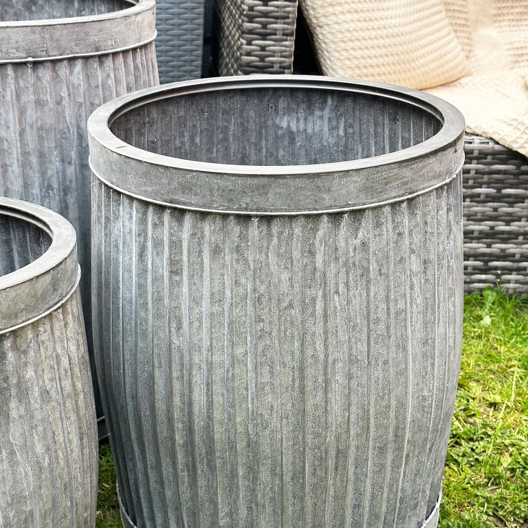 Set mit 3 verzinkten Dolly Tub-Pflanzgefäßen