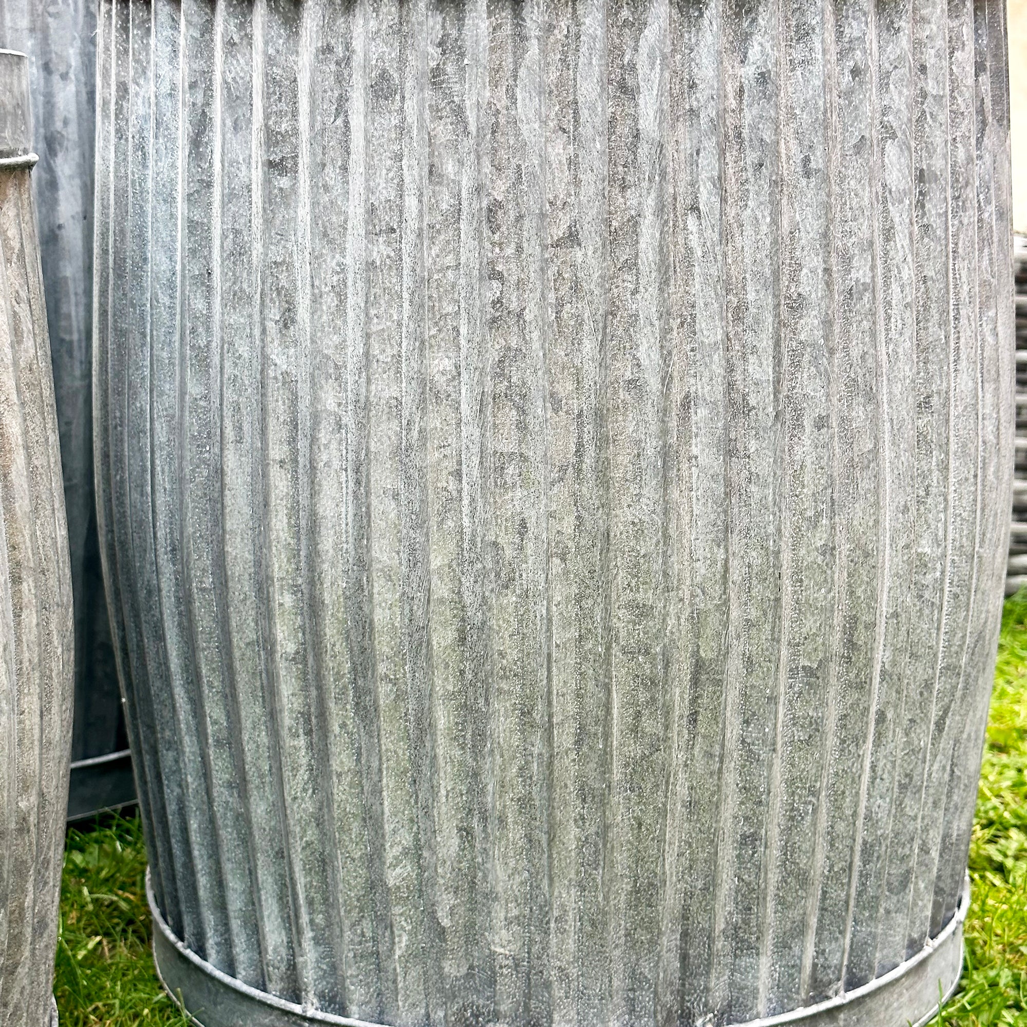 Set mit 3 verzinkten Dolly Tub-Pflanzgefäßen