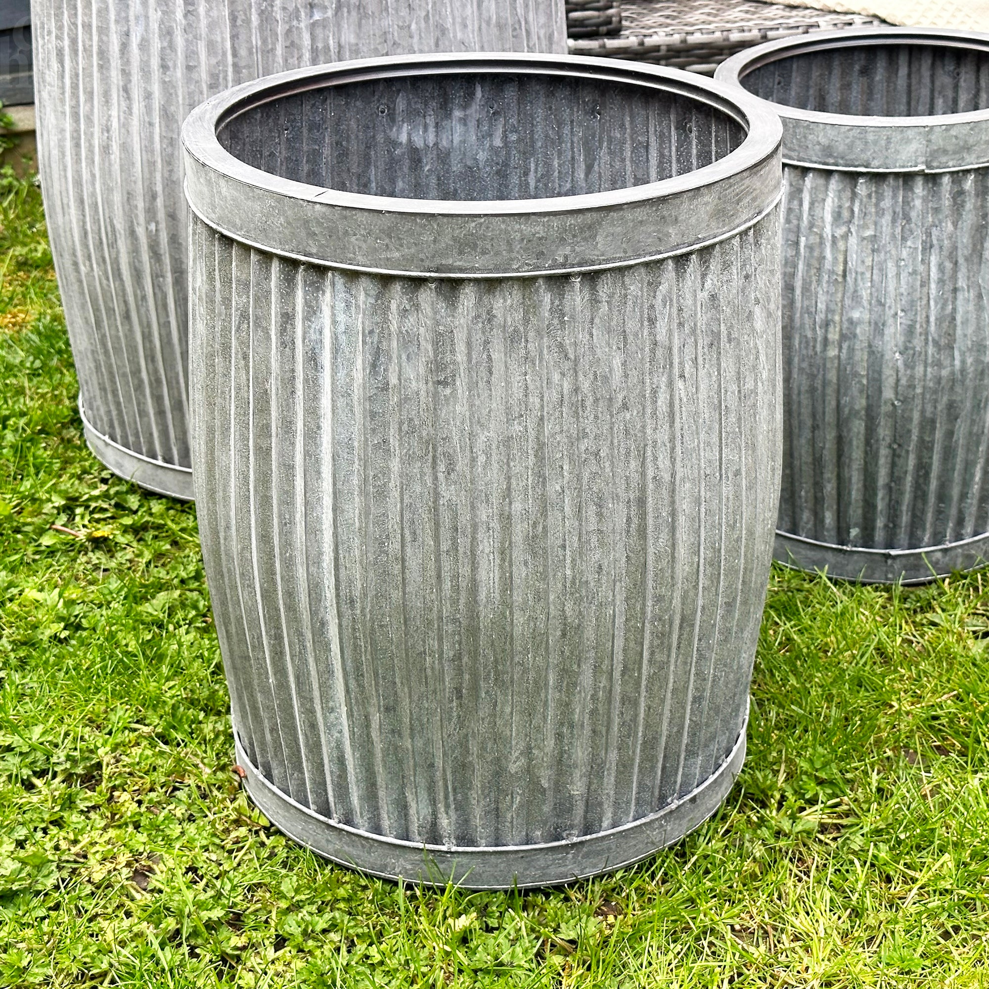 Set mit 3 verzinkten Dolly Tub-Pflanzgefäßen