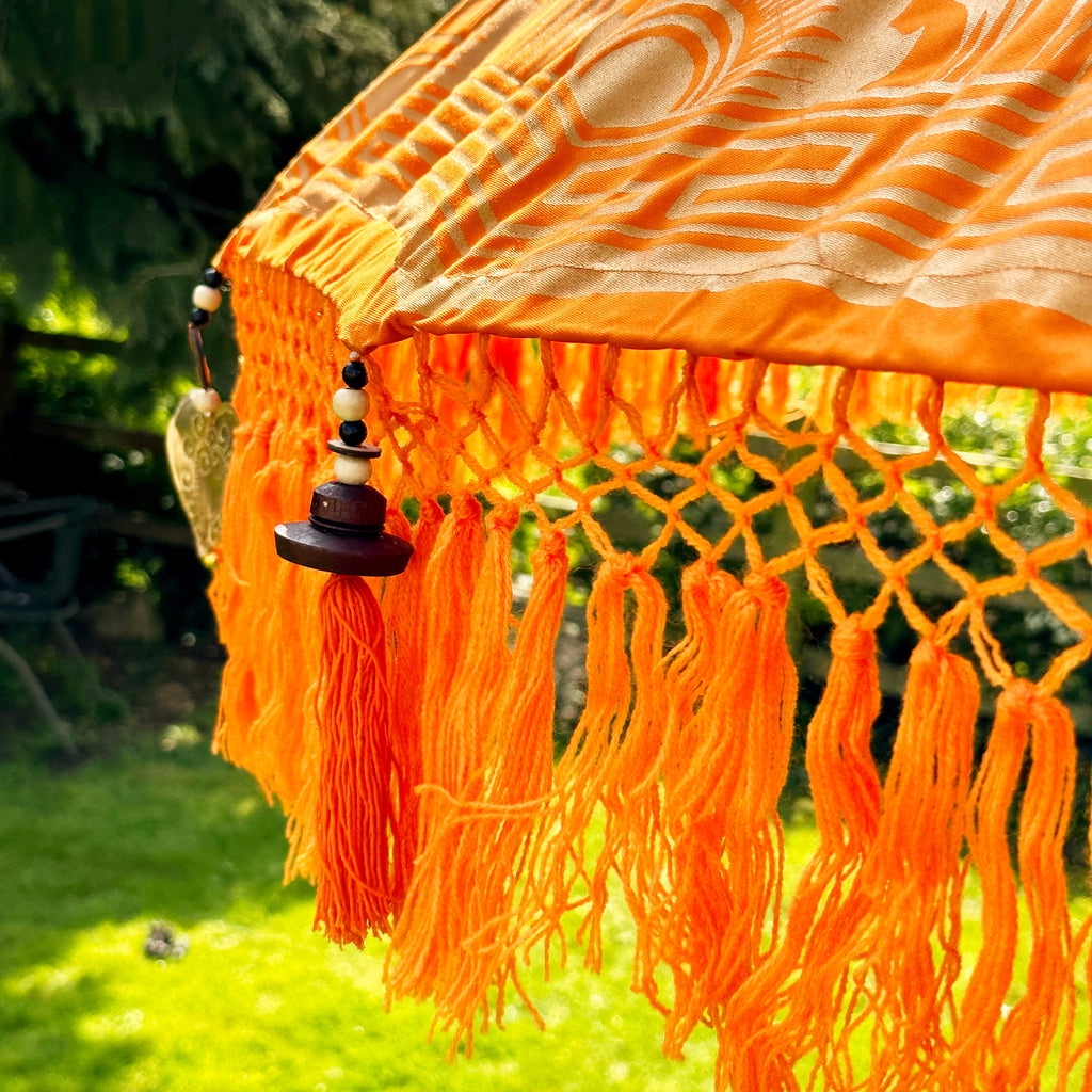Orangefarbener und goldener Bali-Sonnenschirm, 2 m