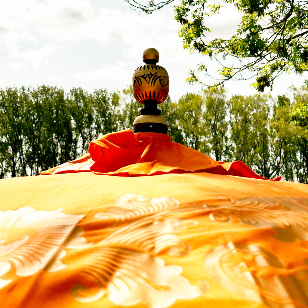 Orangefarbener und goldener Bali-Sonnenschirm, 2 m