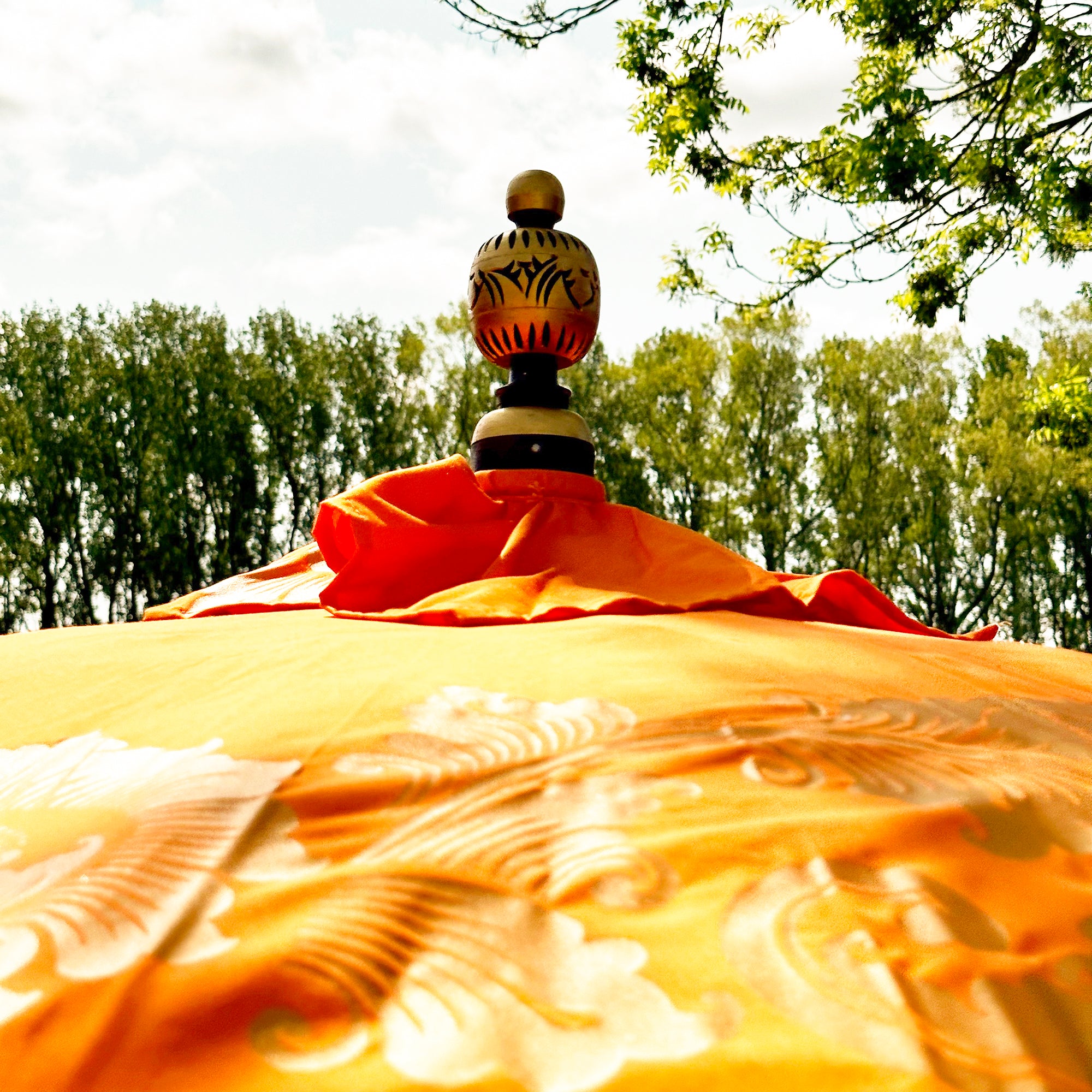 Orangefarbener und goldener Bali-Sonnenschirm, 2 m