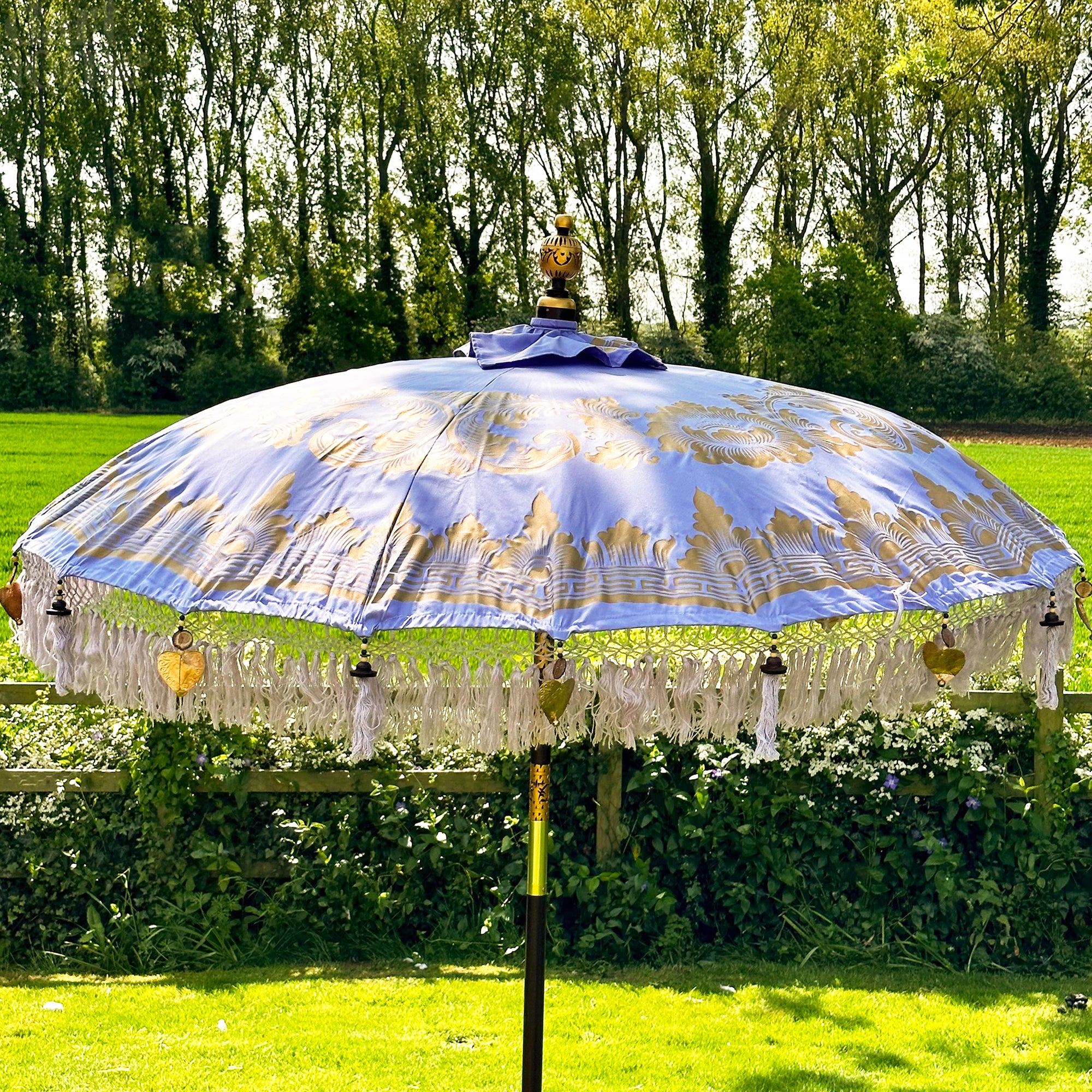 Fliederfarbener und goldener Bali-Sonnenschirm, 2 m