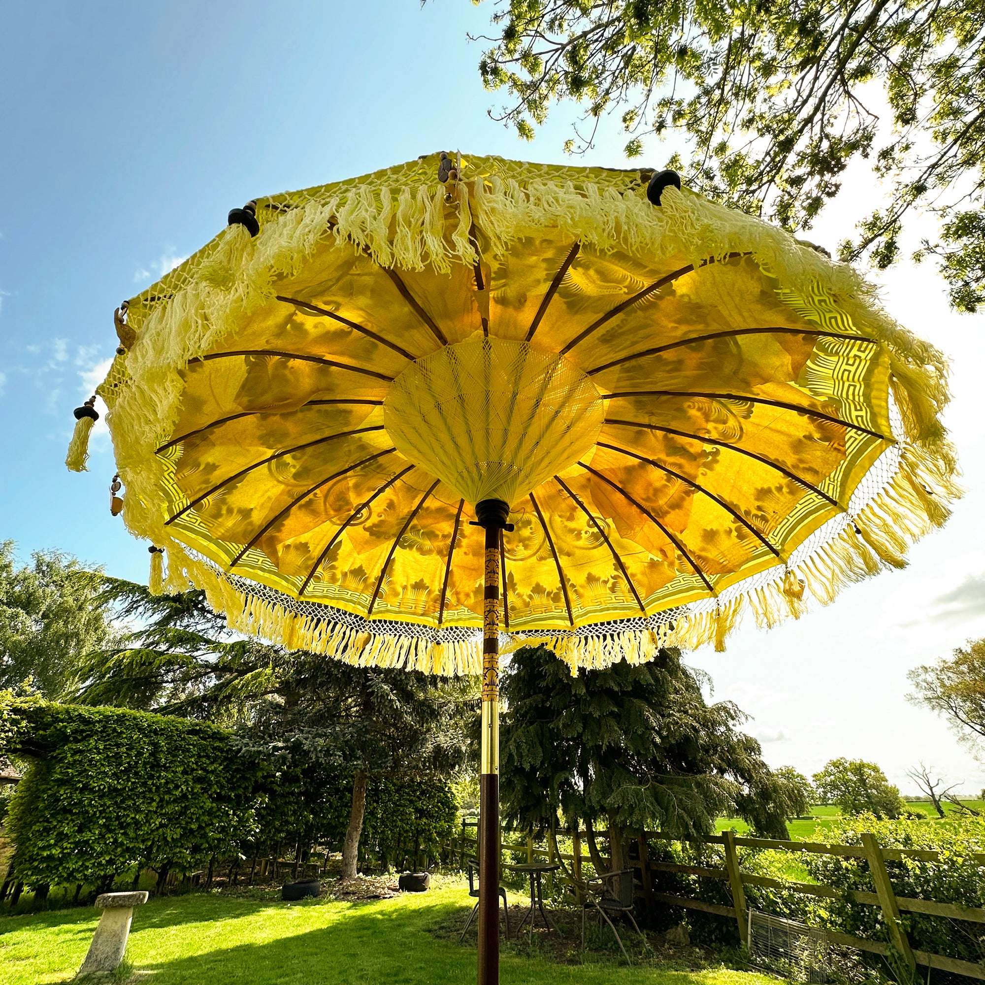 Gelber und goldener Bali-Sonnenschirm, 2 m