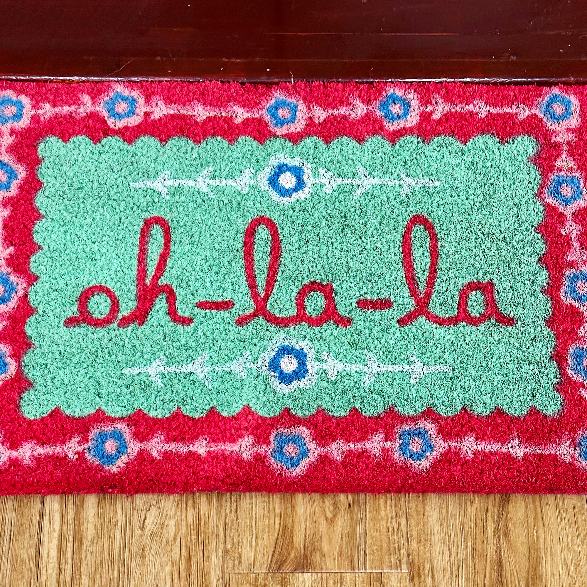 Pinkfarbene Fußmatte „Oh La La Script“ aus Kokosfaser