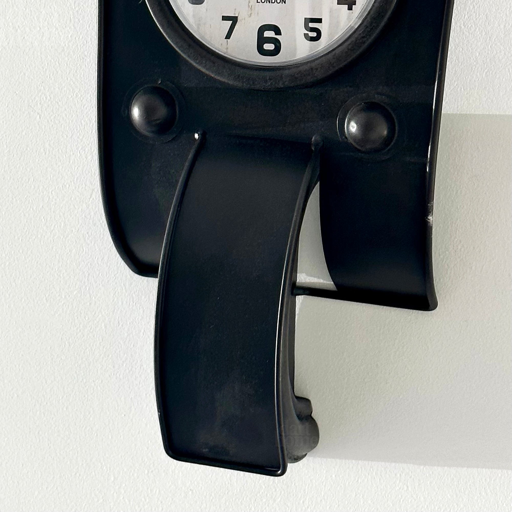 Schwarze Scooter-Wanduhr