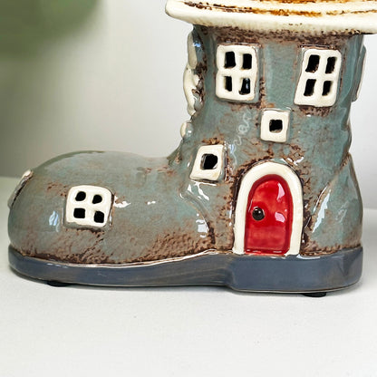 Grauer Fairy Boot House Kerzenhalter