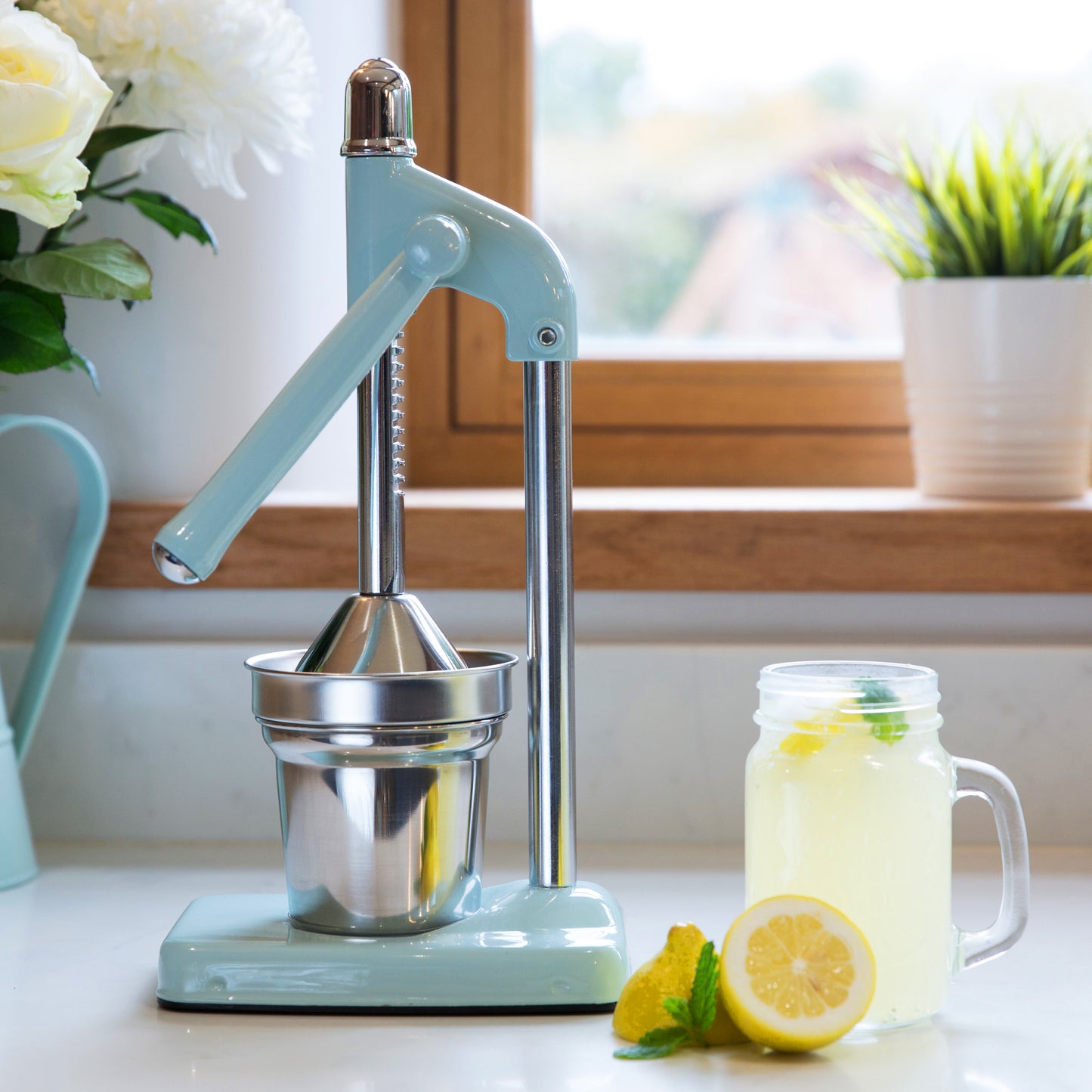 Retro Blue Lever Arm Deluxe Juicer