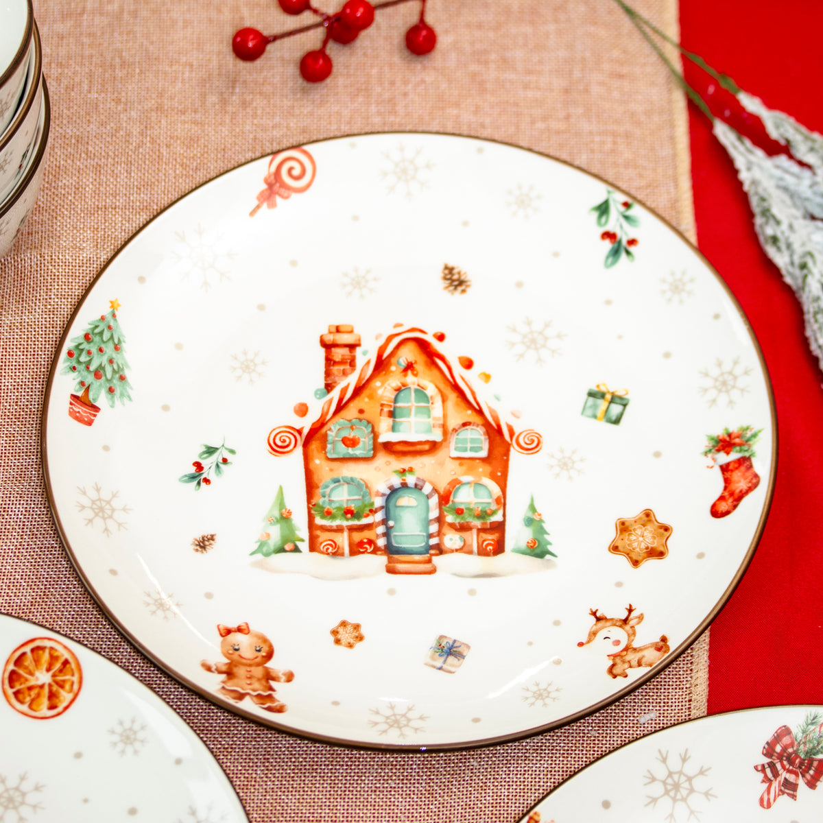 Set Of 4 Gingerbread Christmas Dinner Plates