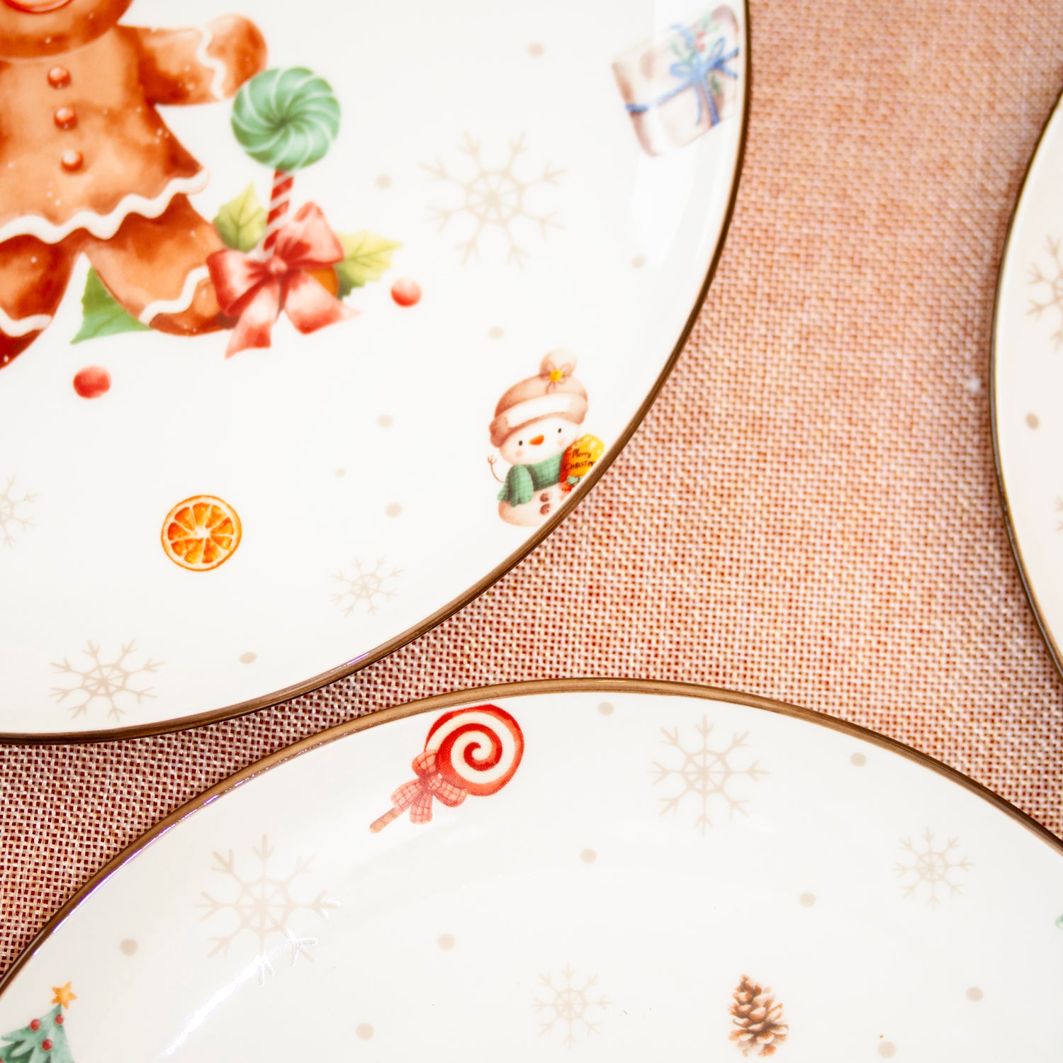 Set Of 4 Gingerbread Christmas Dinner Plates