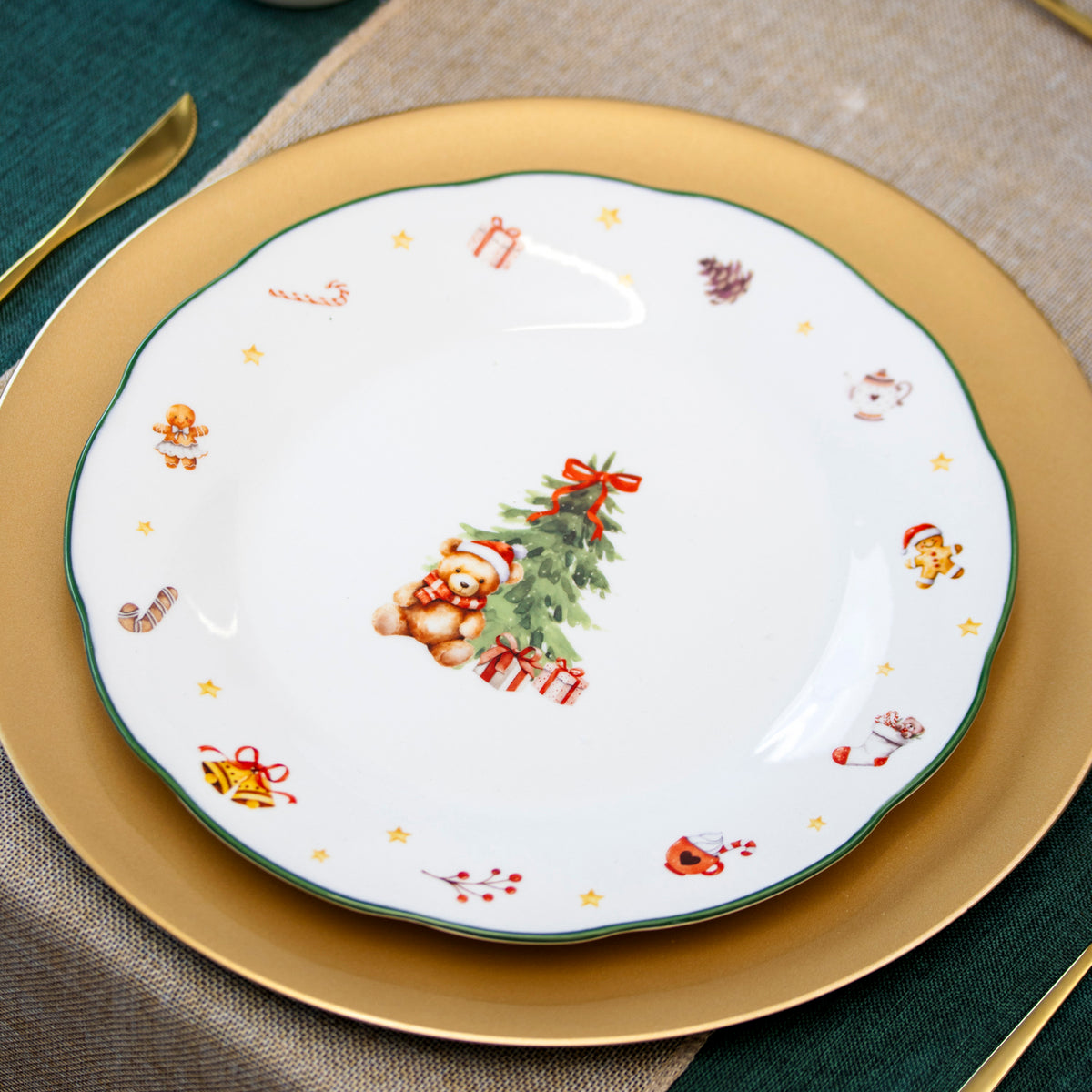 Set Of 6 Frosty Friends Scalloped Christmas Dinner Plates