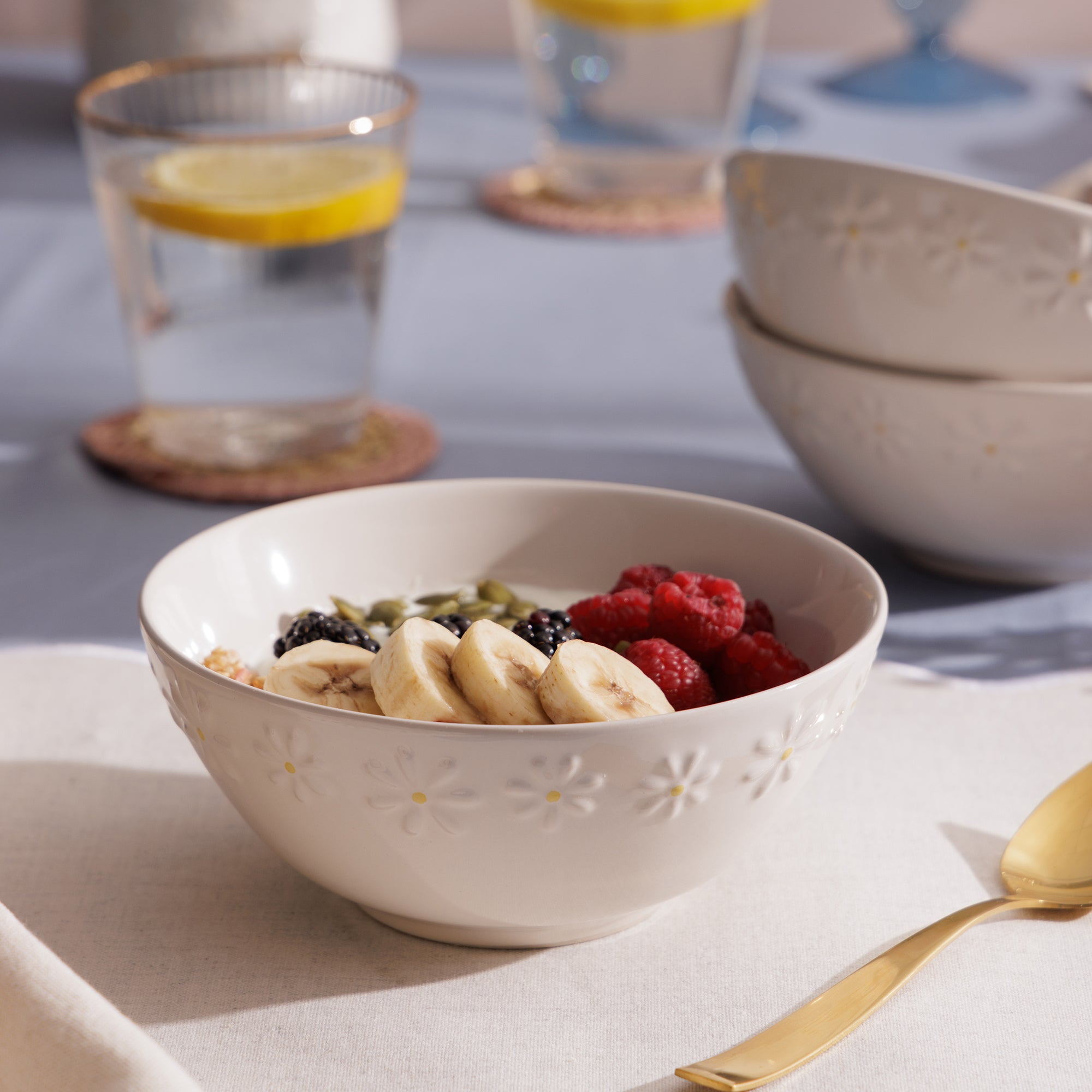 Set Of 4 White Daisy Cereal Bowls