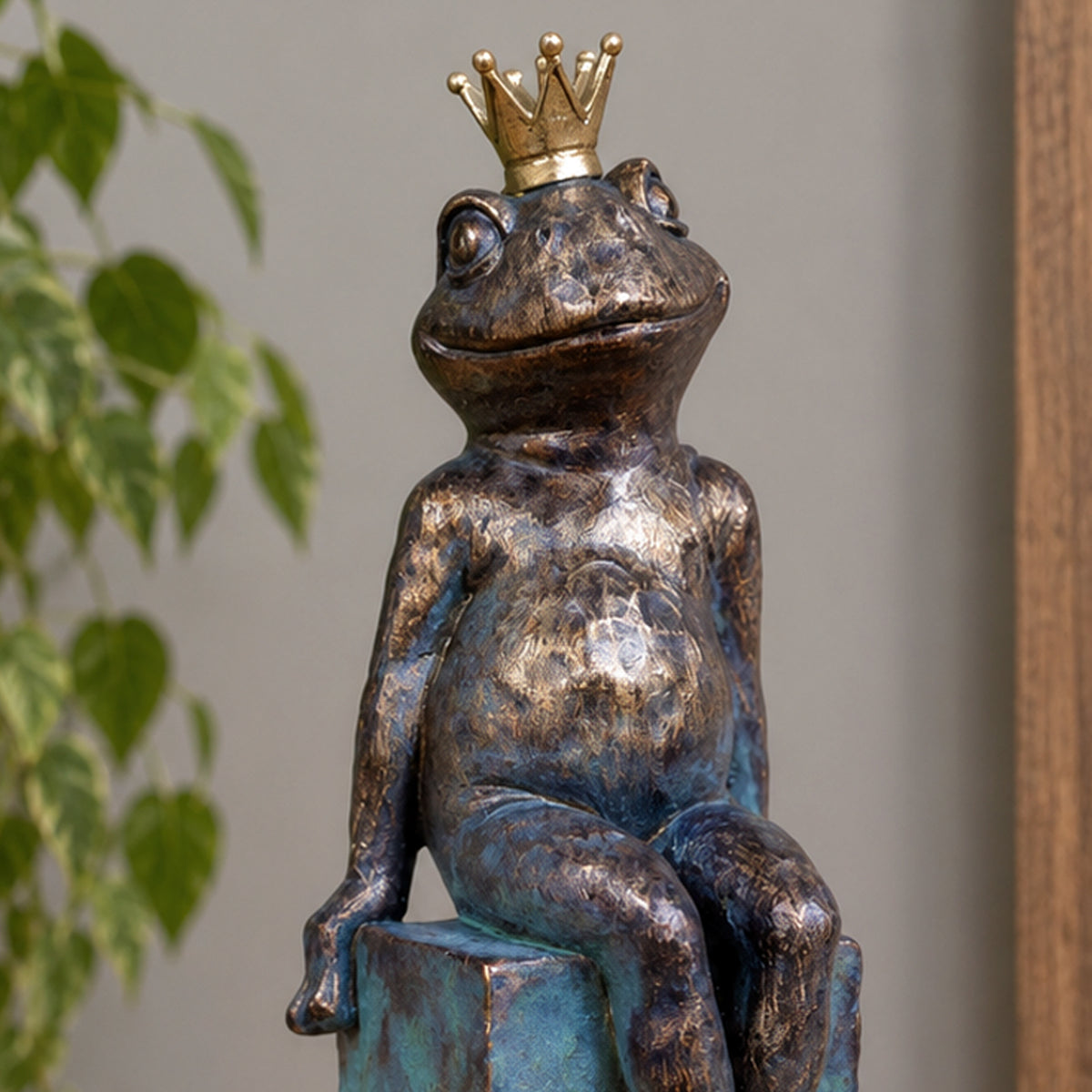 Bronze Crowned Frog On Column Ornament