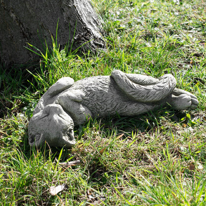 Liegende Katze aus Stein für den Garten, 32 cm