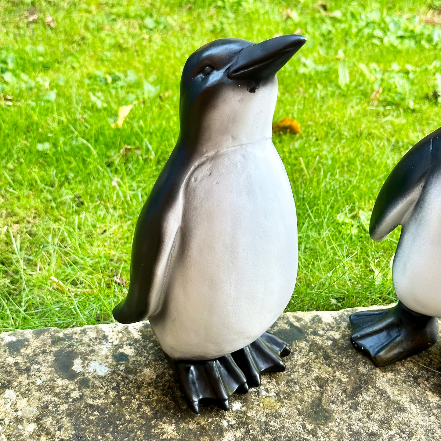 Paar Pinguin-Gartenornamente