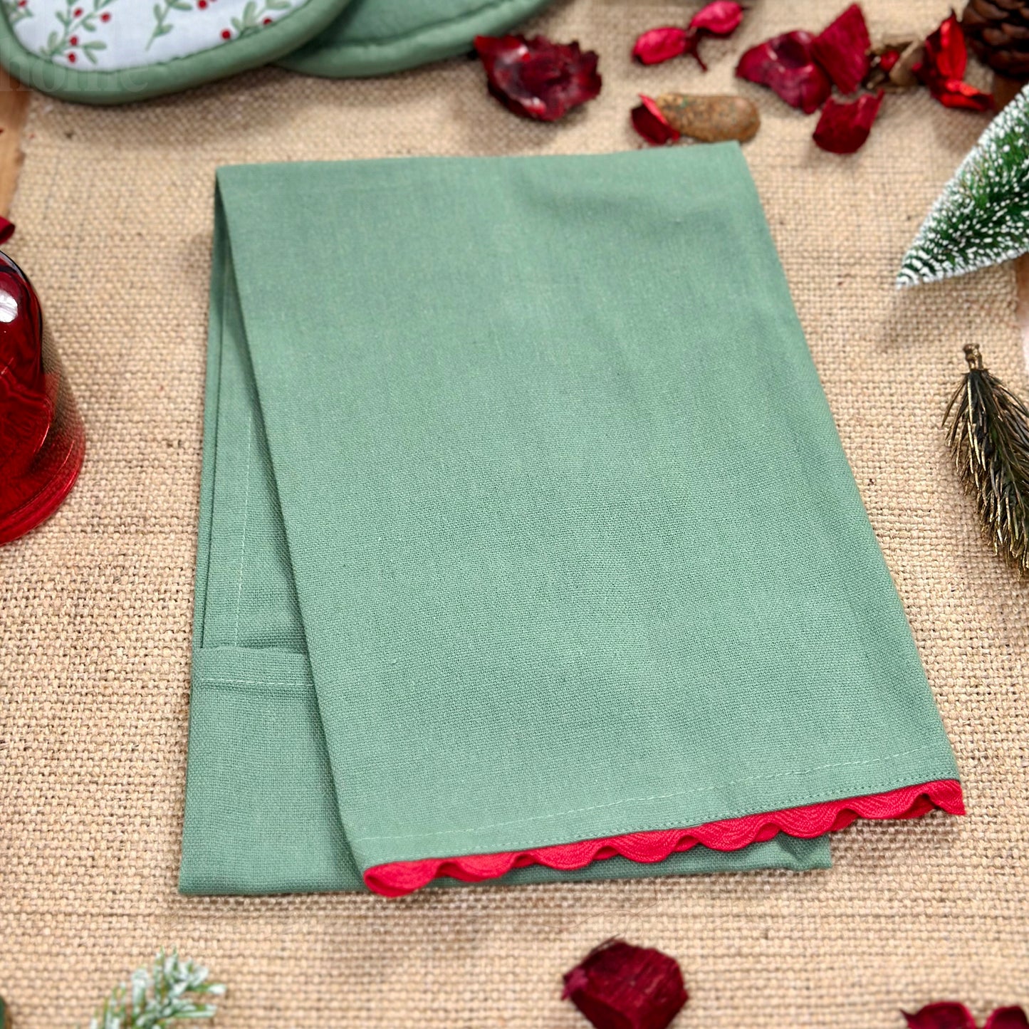 Pack Of 2 Christmas Holly Tea Towels