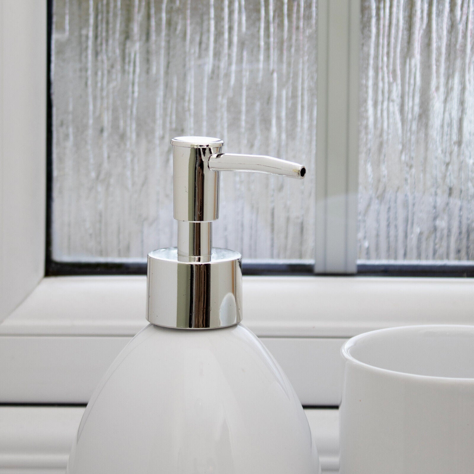 3 Piece White Glossy Ceramic Bathroom Accessory Set