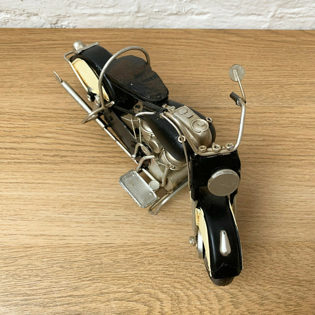 Chopper-Motorrad-Ornament aus schwarzem Metall