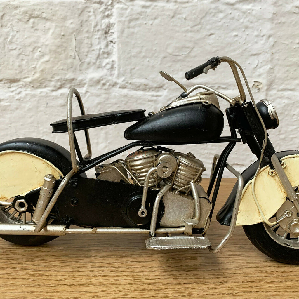 Chopper-Motorrad-Ornament aus schwarzem Metall