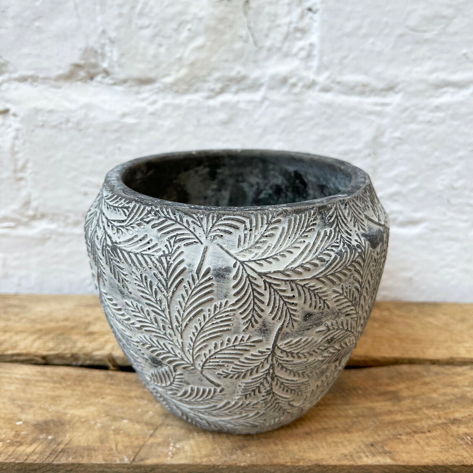 Ceramic Embossed Leaf Pot