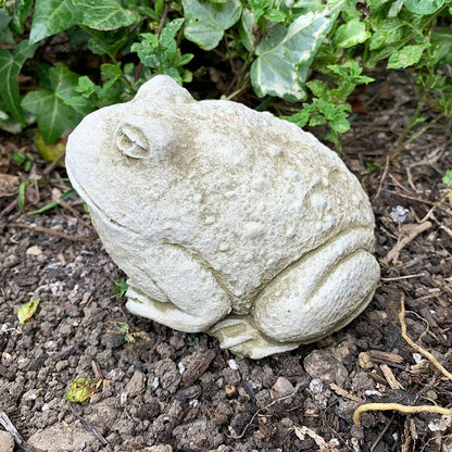 Steinbaby-Ochsenfrosch-Gartenskulptur