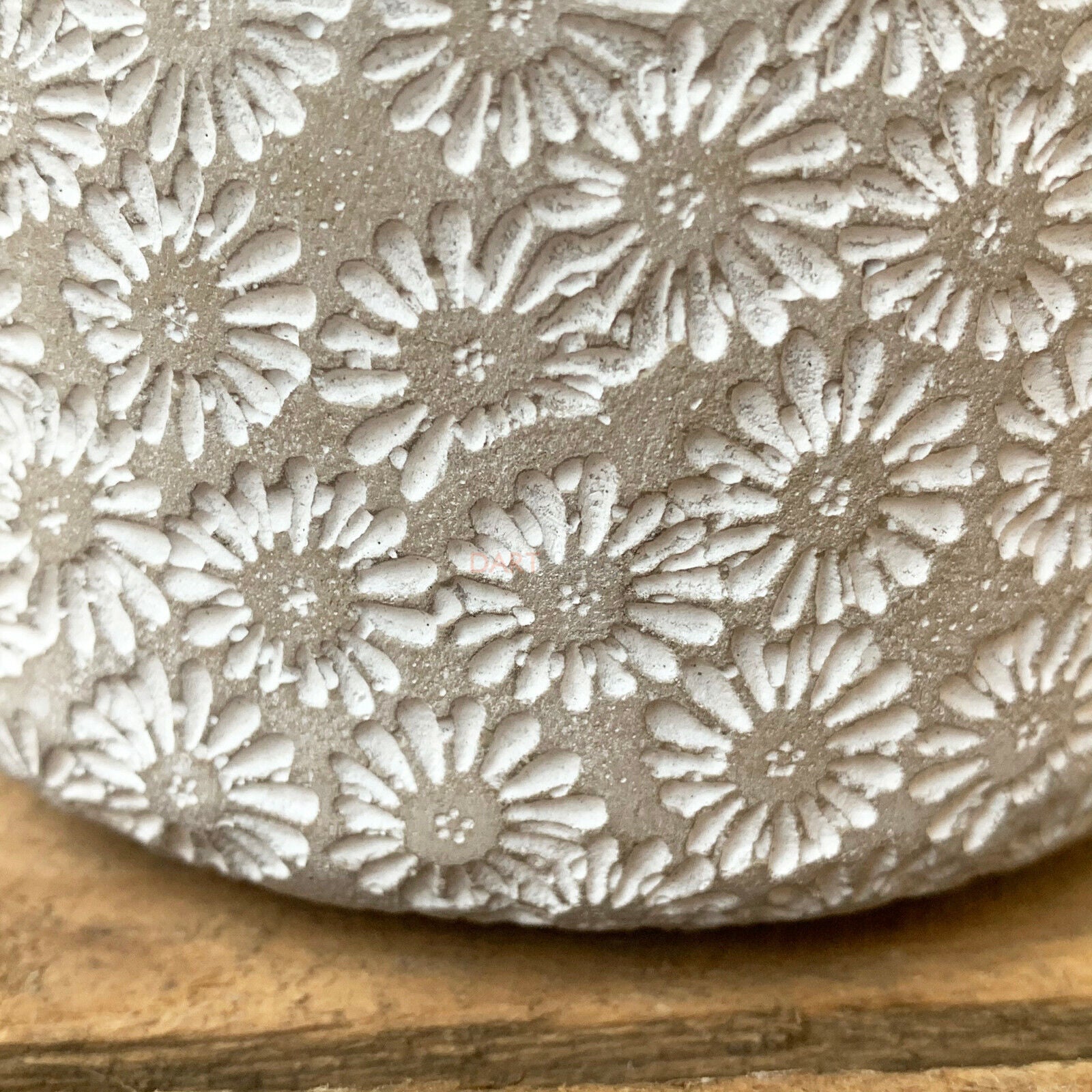 Daisies Cement Plant Pot Holder