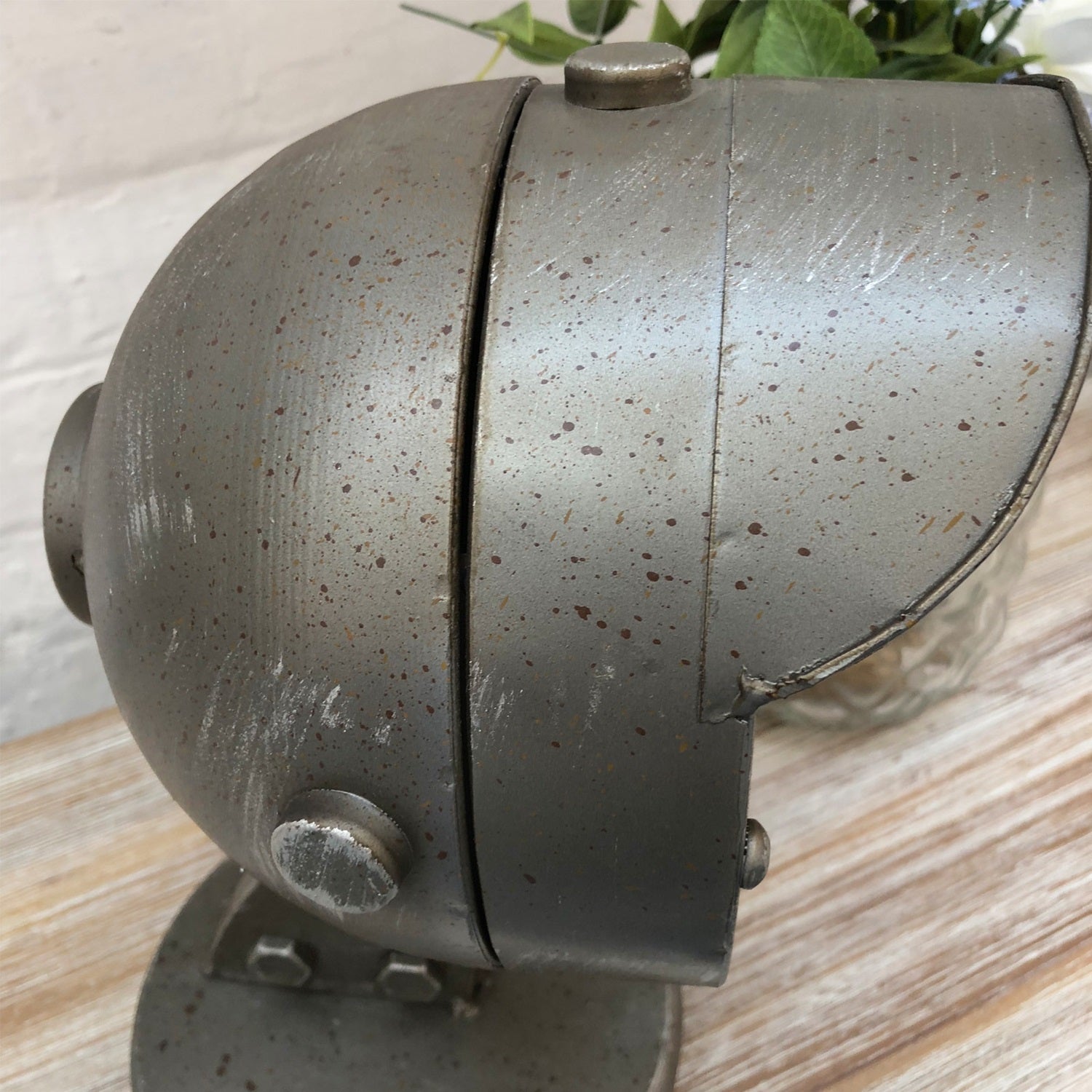 Industrieller Kosmetikspiegel aus Metall