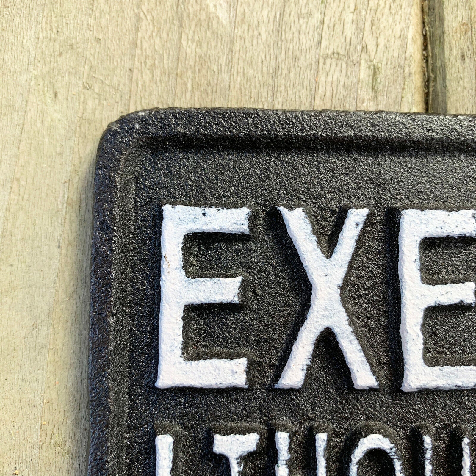 Wandschild „Übung oder extra Pommes“ aus Gusseisen