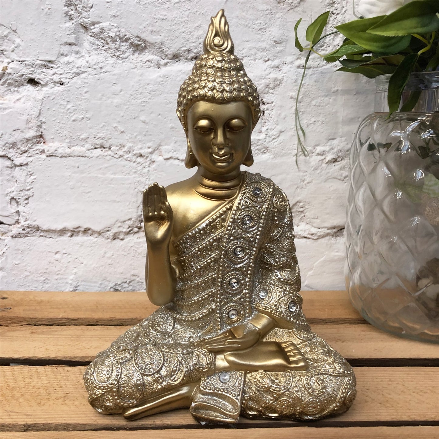 Goldenes sitzendes Buddha-Ornament