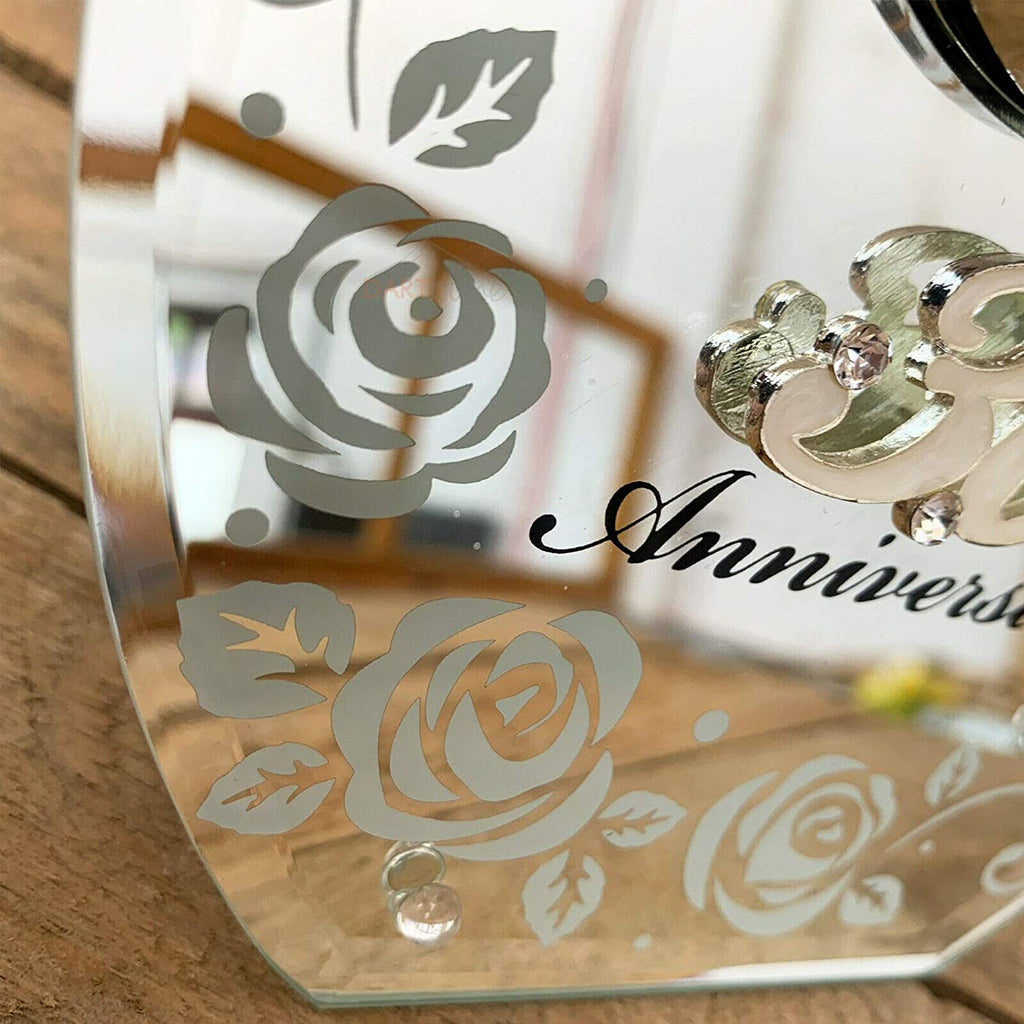 Verspiegelte Uhr zum 30. Perlenhochzeitstag