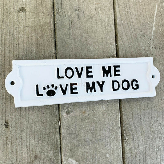 Weißes Gusseisen-Wandschild „Love My Dogs“.