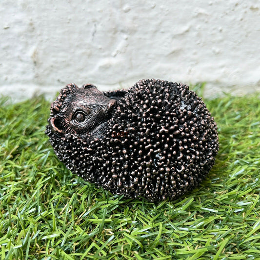 Miniatur-Baby-Igel aus Kunstharz mit Bronzeeffekt