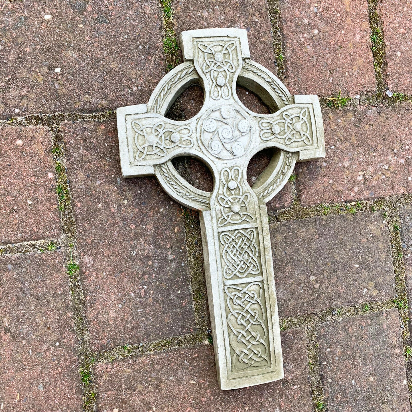 Keltisches Kreuz-Wandschild aus Stein, 30 cm