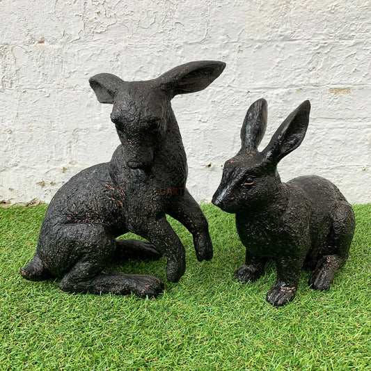 Sitzende Hasen-Gartenstatuen aus Kunstharz in Bronzeoptik