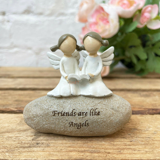 Miniatur-Stein mit „Friends Are Like Angels“-Sentiment-Botschaft