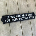 Wandschild aus schwarzem Gusseisen „Need Another Beer“.