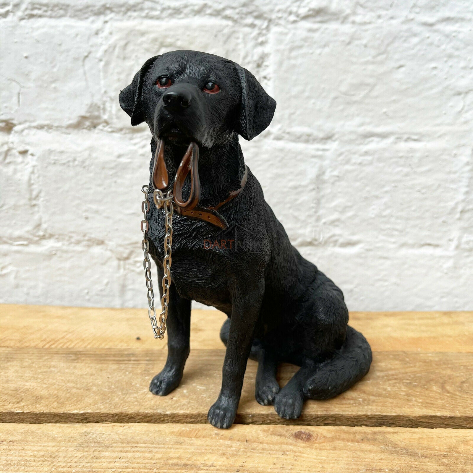 Schwarzer Labrador-Hund aus Harz mit Leine, 18 cm