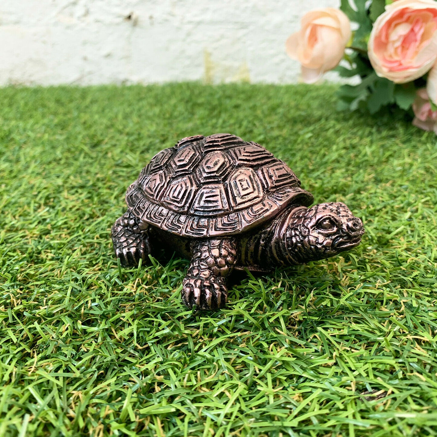 Miniatur-Schildkrötenfigur aus Harz mit Bronzeeffekt