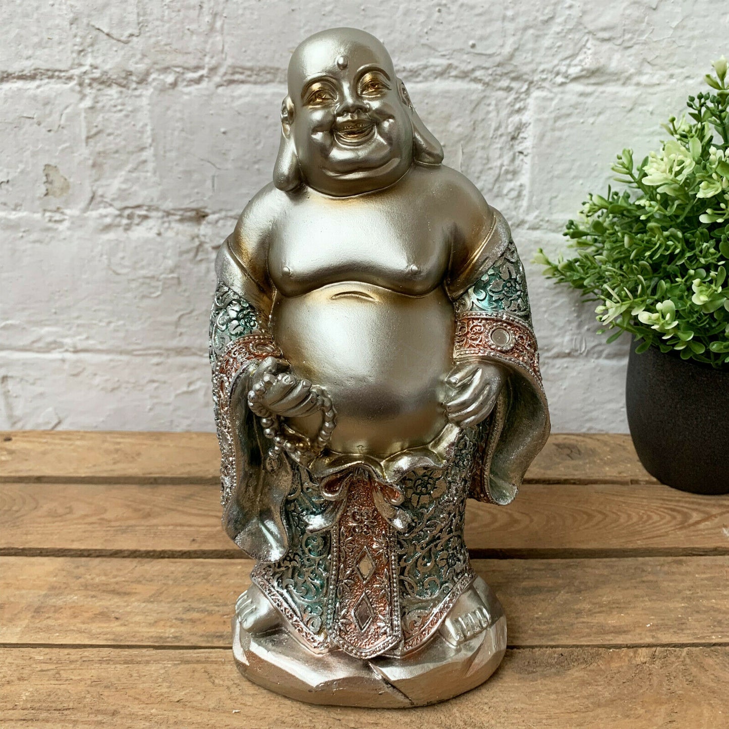 Glücklicher Buddha auf Stand