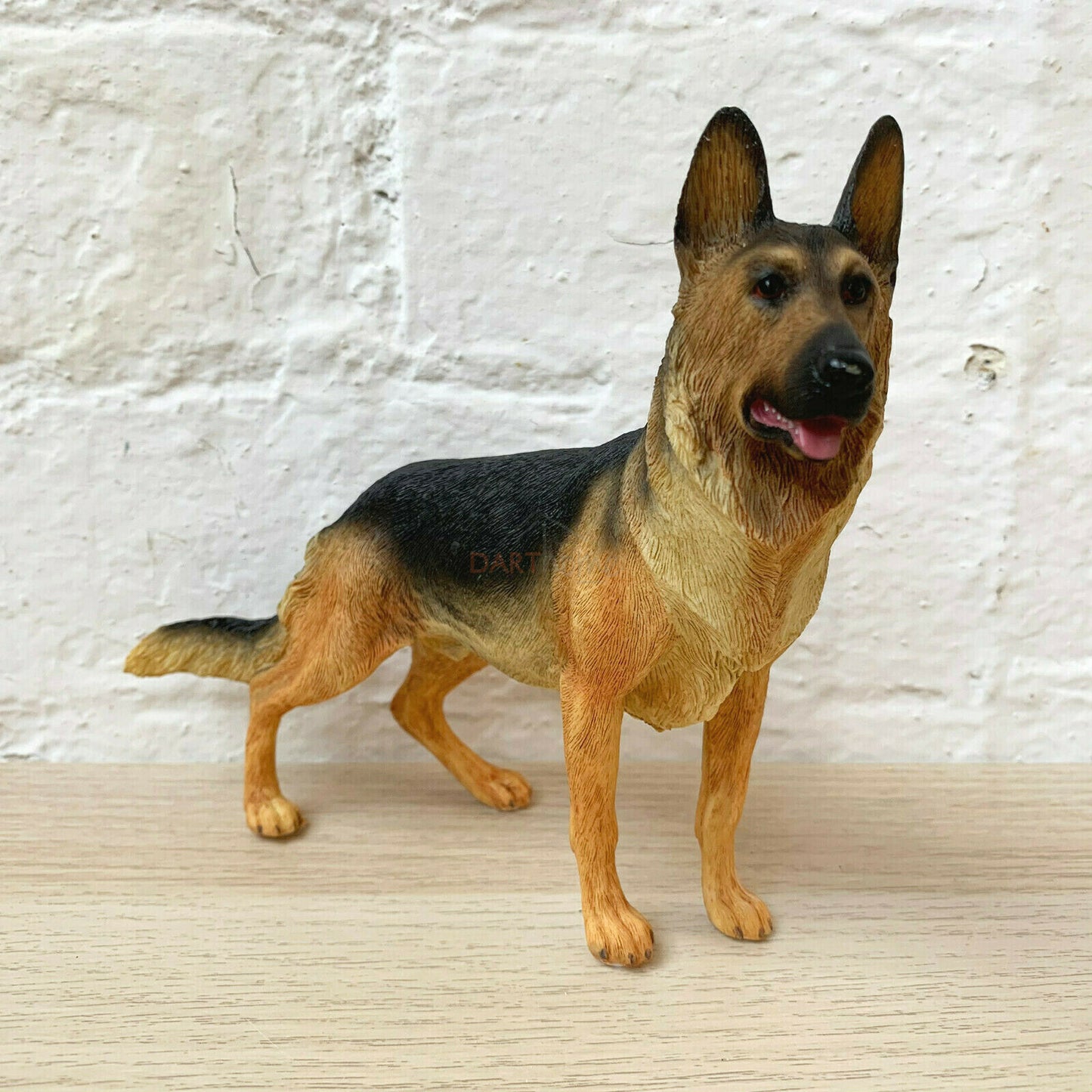 Braune Schäferhundfigur