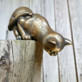 Goldfarbenes Harz-Katze-Ornament