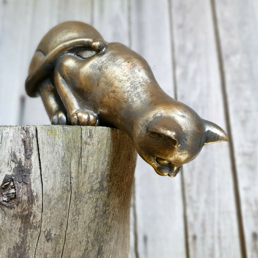 Gold Resin Peering Cat Ornament