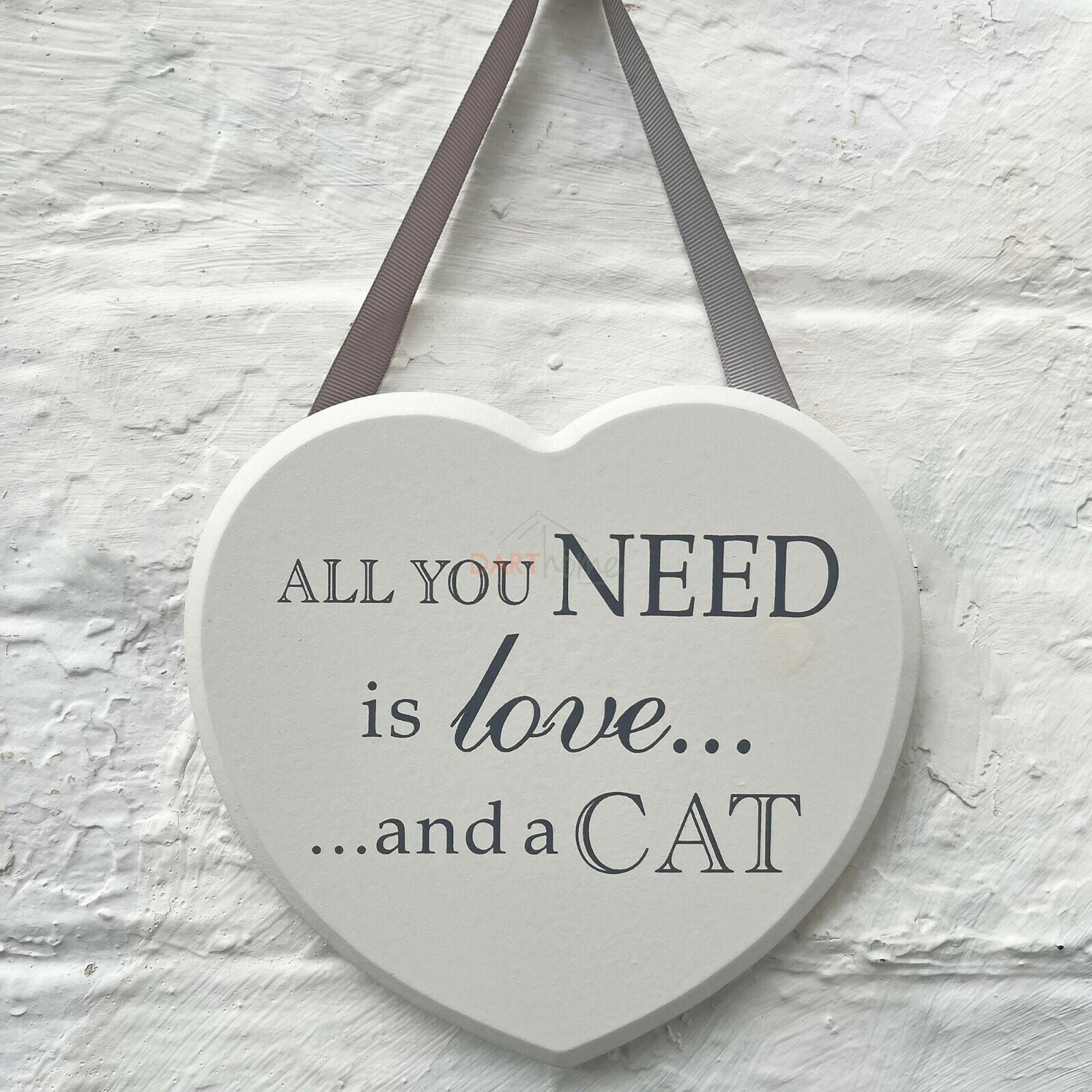 Weißes Holzschild „Need Love &amp; Cat“ zum Aufhängen, Liebesherz, Geschenk, 18 cm