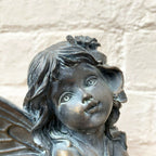 Blumenfee-Ornament aus bronzefarbenem Kunstharz