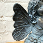 Blumenfee-Ornament aus bronzefarbenem Kunstharz