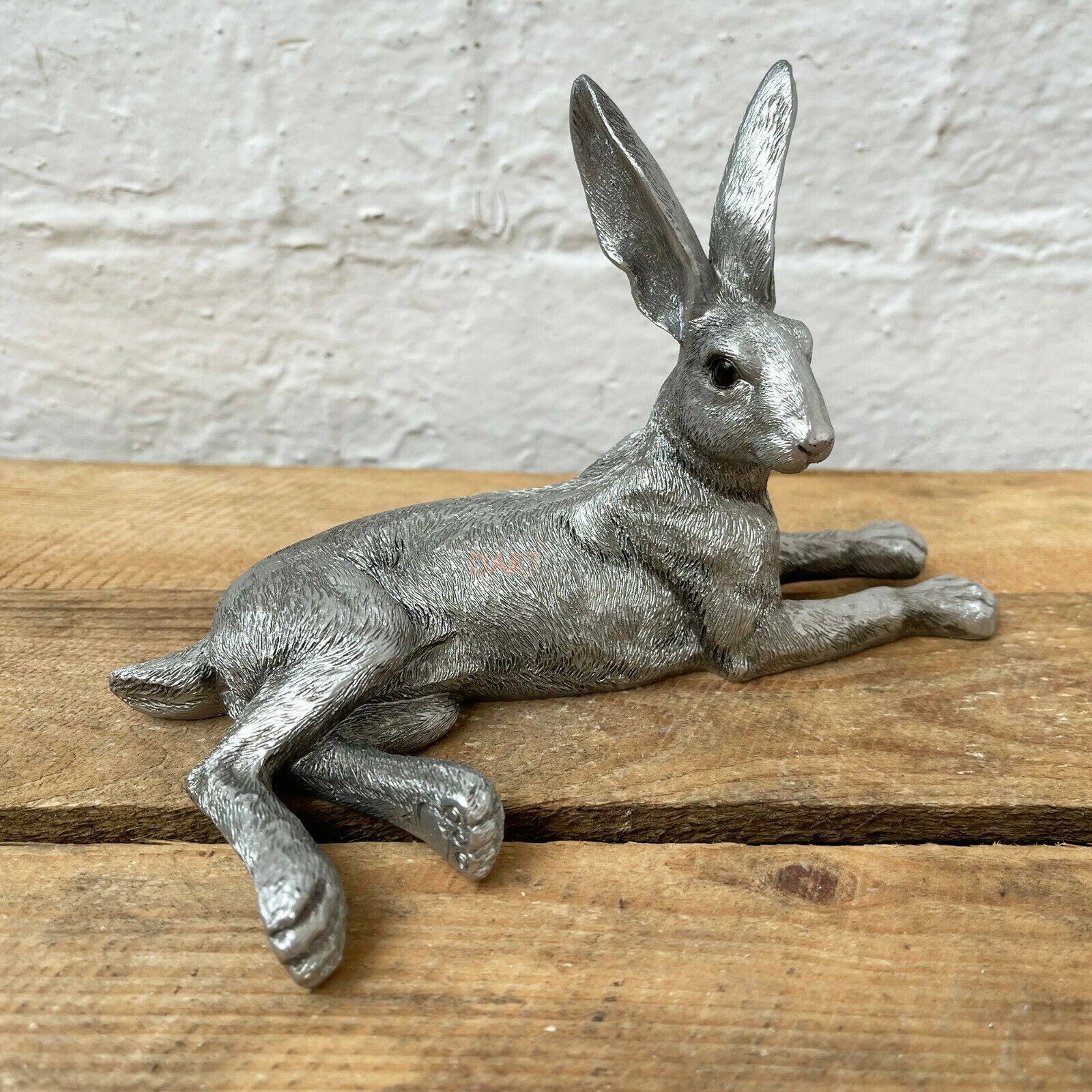 Liegendes silbernes Hasenornament