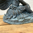 Blumenfee-Ornament aus bronzefarbenem Kunstharz