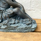 Blumenfee-Ornament aus bronzefarbenem Kunstharz
