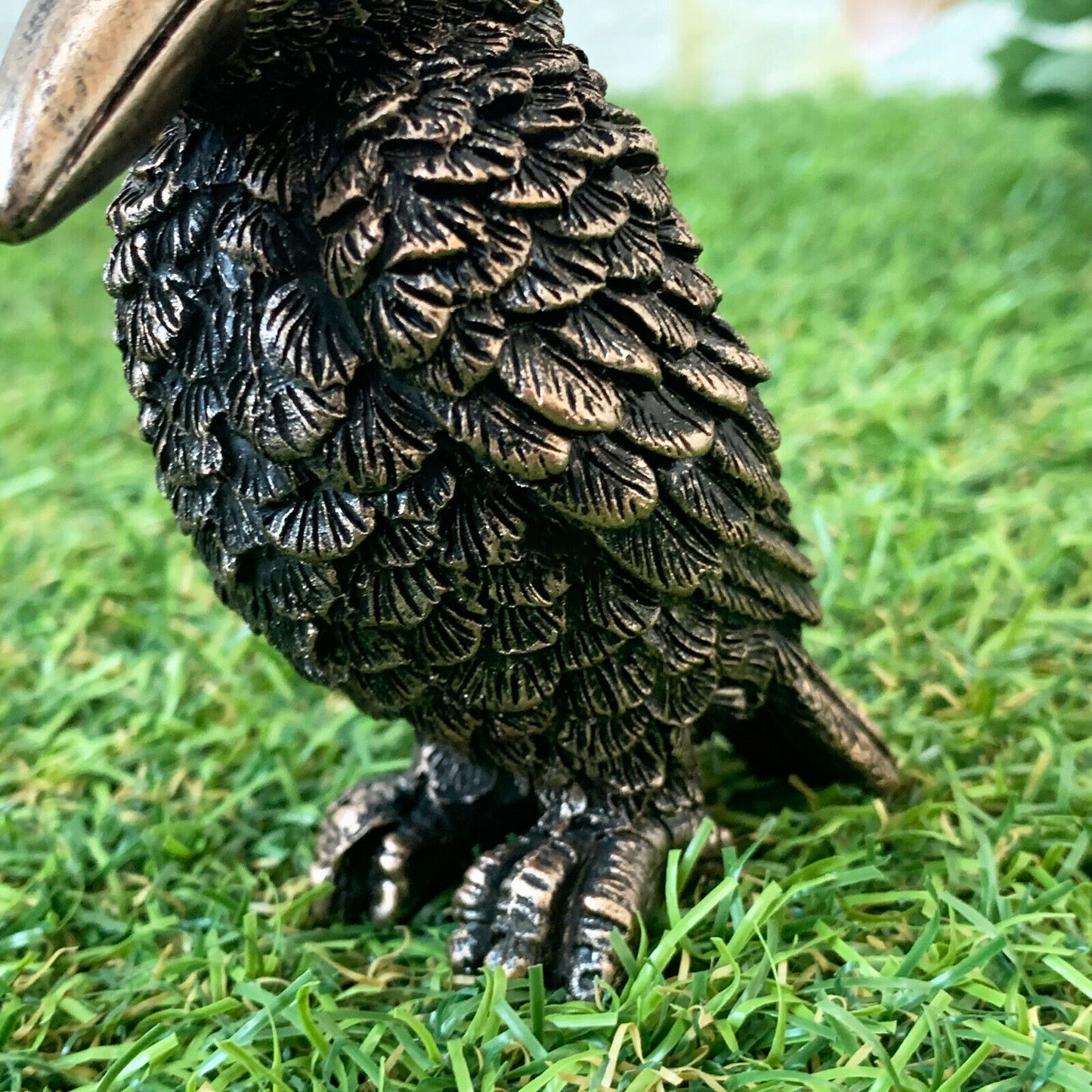 Miniatur-Eisvogelfigur aus Bronze