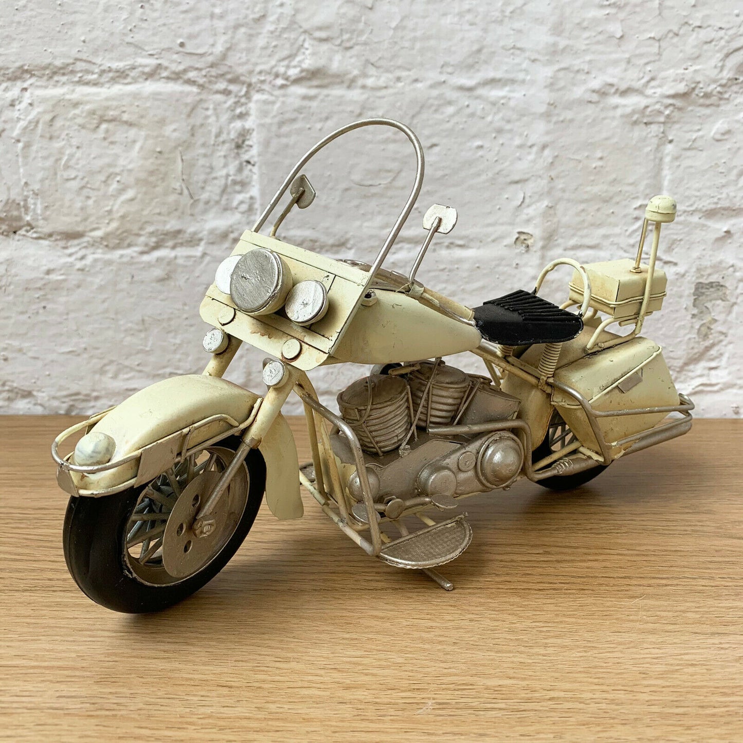 Weißes Chopper-Motorrad-Modell-Ornament